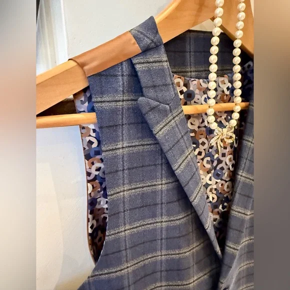 Menswear-Inspired Vintage Plaid Vest - Picture 4 of 10